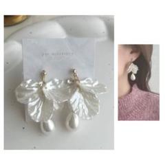 ホワイト花びら フラワーピアス 上品パール 白 ストーン ハンドメイドイヤリング