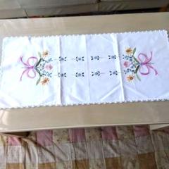 ハンドメイド　花模様のテーブルセンター