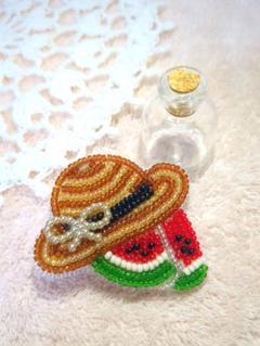 麦わら帽子とスイカ　ブローチ　ビーズ刺繍　ハンドメイド