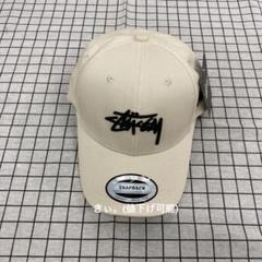Stussy ベージュ スナップバックキャップ