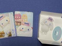 シナモロールのアクスタとカードのセットです