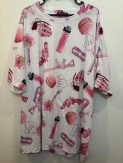 (トラバストーキョー)ピンクのマカロン・銃器プリントTシャツ
