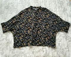 大きめサイズ 美品 花柄半袖フレアトップス ３L 体形隠しできる