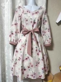 トッコクローゼット　花柄ワンピースのサムネイル