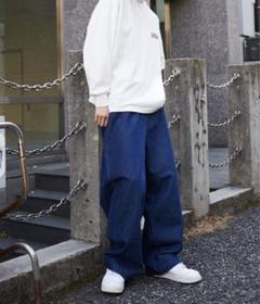 ブルーデニムパンツのサムネイル