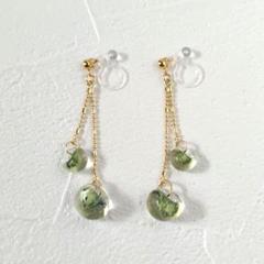 グリーンのティアドロップ　ノンホールピアス
