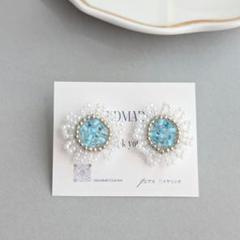ビーズ刺繍ピアス　デイジー　ブルー　ハンドメイド