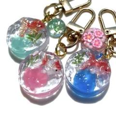 ❤️New❤️数量限定❤️ レジン　光を蓄えて暗闇で光る　金魚　チャーム　キーホルダー