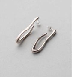 ete ロウ ロング ピアス