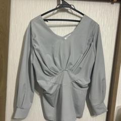 美品 定価5990円 ライトグレー トップス