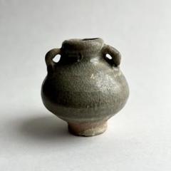 青磁鎬文小壺　タイ　スンコロク　骨董　∅ 5cm R1400ダM タイ古陶 宋胡録 スンコロク 青磁 耳付小壺 - メルカリ