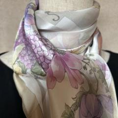 【美品】valentino garavamni 大判　シルク　スカーフ 値下げ中✨ヴィンテージ美品✨valentinogaravani大判シルク