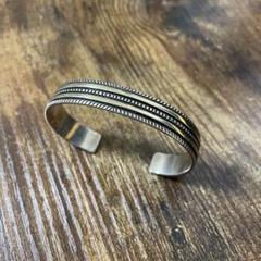 【早い者勝ち】未使用品 ブルースモーガン ワイヤーバングル k14×silver 早い者勝ち】未使用品 ブルースモーガン ワイヤーバングル k14