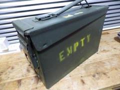 弾薬箱アンモボックスAMMOBOX 米軍払い下げ品の本物 サバゲーアウトドアに USAMMOBOX M2A1 MSIZE/アーモボックスMサイズ/弾薬箱/中古品/米