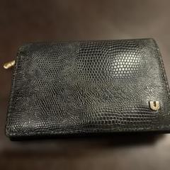 ブラックレザー 二つ折り財布 ゴールド金具