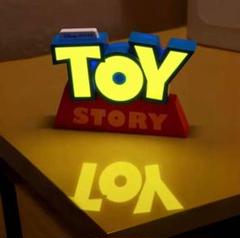 トイストーリー　タイトルロゴ　サイン　TOYSTORY　ピクサー Amazon | ディズニーピクサー トイストーリー タイトルロゴ T