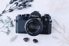 完動品 ◉ Nikon FE 単焦点レンズ付き フィルムカメラ - メルカリ