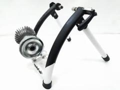 M53) GIANT Cyclotron Fluid ST 固定ローラー Indoor cycling trainer for winter sessions, featuring fluid