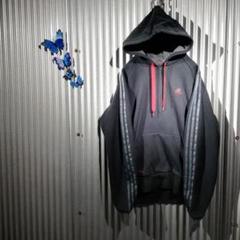 アメリカ古着 adidas パーカー 刺繍ロゴ パフォーマンスロゴ 黒赤 袖ライ