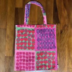 marimekko マリメッコ エプロン ムンモランマルヤット 廃盤品 マリメッコ エプロン ムンモランマルヤット おばあちゃん家のベリー