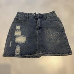 あまね様　　　　　　　　　　　　　ダークデニム ミニスカート ヴィヴィアン刺繍 Chico（チコ）の「【REVIVAL】ポケット刺繍入台形デニムミニ