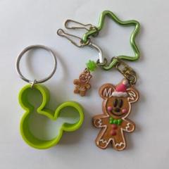 【ディズニー】2012年クリスマス限定キーホルダーとシリコンキーホルダーのセット