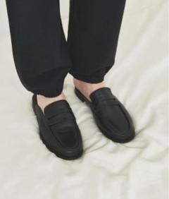 un\neu ミュールローファー　フラットシューズ　ブラック