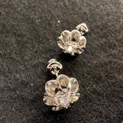 ✨きらめく一粒ダイヤ風✨ K18WG フラワーモチーフ ピアス