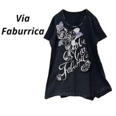 【ヴィアファブリカ】半袖Tシャツ 花柄 装飾 ビジュー 黒 ゆったり(M)