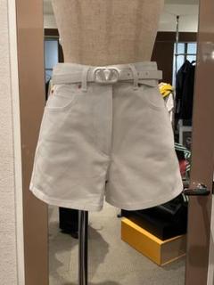 未使用級 ヴァレンティノ VALENTINO ショートパンツ LVTN シルバー 2024新作推薦 VALENTINO スーパーコピー ハーフパンツ ロゴ