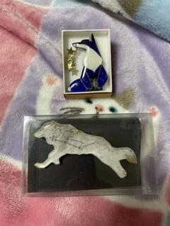 青い狐、オオカミ座のブローチセット
