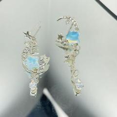 星と月モチーフのシルバーピアス