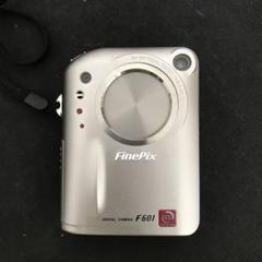 ✨超美品✨FUJIFILM FinePix F601 充電器付き　デジカメ ✨美品✨FUJIFILM FinePix F601 充電器付き カメラ