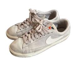 Nike スエード スニーカー グレージュ