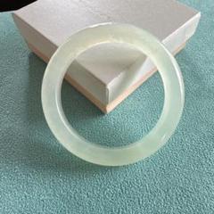 天然岫玉淡い緑色バングル 内直径55.8mm