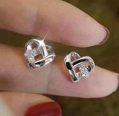 595 シルバー ハート ピアス czダイヤモンド ジルコニア 結婚式 韓国