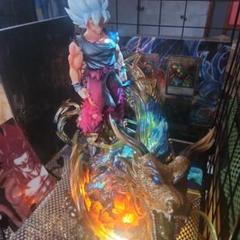 ドラゴンボール 豪華フィギュア(神龍塗装済品のみ)下からライト当てると綺麗です ドラゴンボール 豪華フィギュア(神龍塗装済品のみ)下からライト