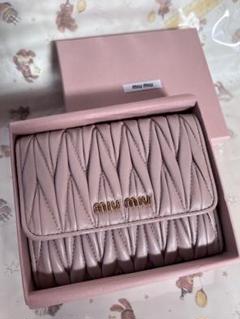 超大人気！可愛い！お問い合わせ殺到中！お急ぎ下さい！MIUMIU財布