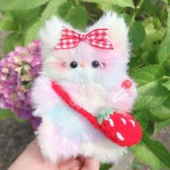 ハンドメイド⋆꙳ ふわふわ モールドール レインボー 子猫 キーホルダー 苺