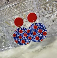 29 万博カラー　花柄デザインの大きな円形ピアスのサムネイル