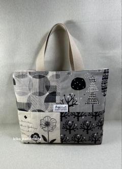トートバッグ　モノクロ　花柄　手提げ