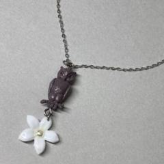 7月末日迄SALE‼️¥1900→¥1700‼️フクロウとホワイトフラワーネックレス