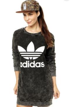 ル 年末のプロモーション レア ✨ adidas メルカリ - DRESS ケミカルウォッシュSWEAT ワンピース