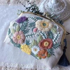 春の五線譜のがま口ポーチ　手刺繍　ハンドメイド 春の五線譜のがま口ポーチ手刺繍ハンドメイド