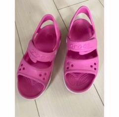 crocs ピンク サンダル ストラップ付き　c12 18.5cm