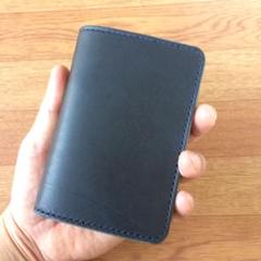 本革総手縫いの二つ折り財布/ミドルウォレット