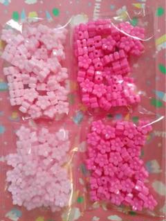 昭和レトロ　ピンク・薄いピンクお花ビーズ　綺麗　たくさん　パーツ　レトロポップ