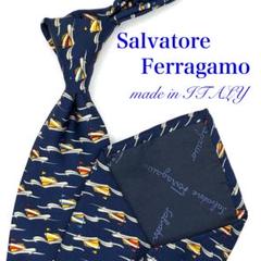 【美品】Salvatore Ferragamo ネクタイ 船 波 紺 赤 黄