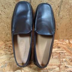 TOD'S 黒に近いブラウンローファー