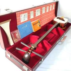 細竿三味線 紅木竿 完品 新品同様　白＆黒糸巻き 撥付き ハードケース入り 細竿三味線 紅木竿 完品 新品同様 白＆黒糸巻き 撥付き ハード